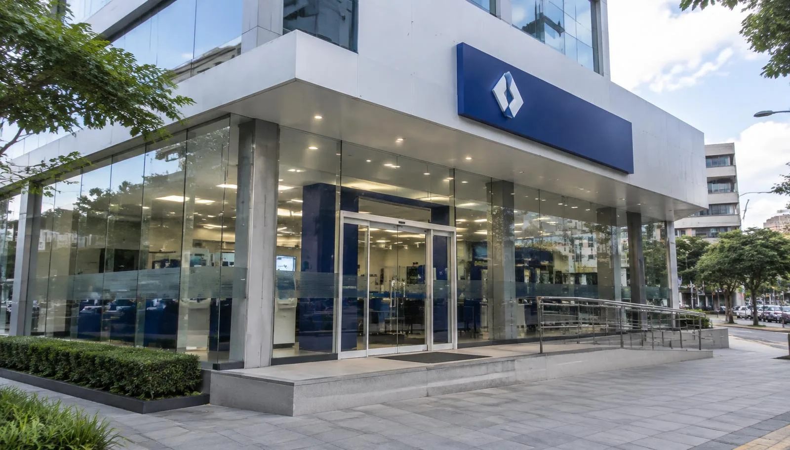 Branch of a Costa Rican bank in San Jos&eacute;