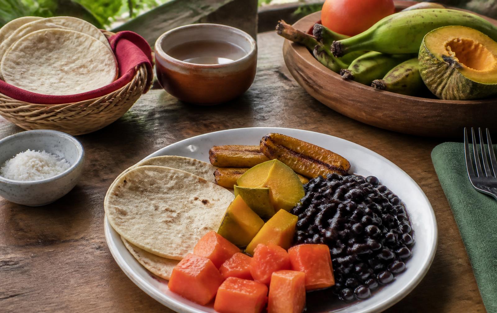 Traditional Nicoyan diet of beans, corn and squash linked to Blue Zone longevity